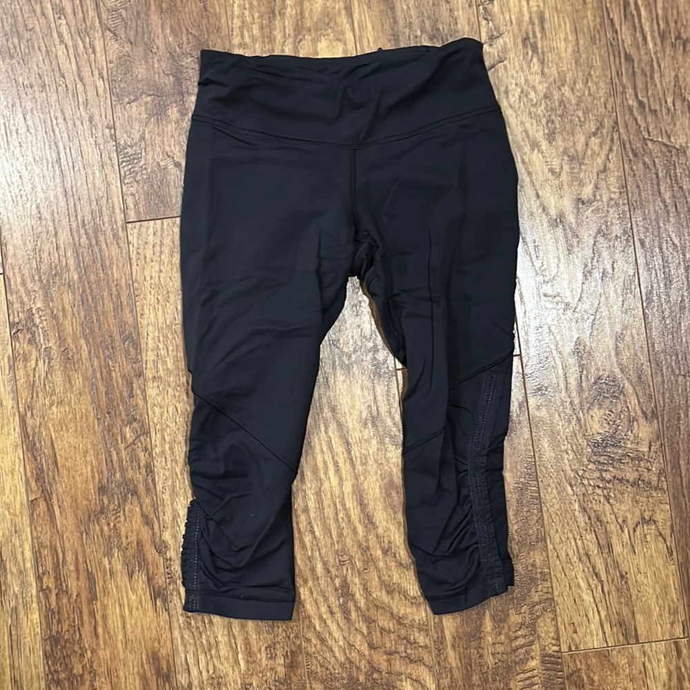 Lululemon black crop leggings